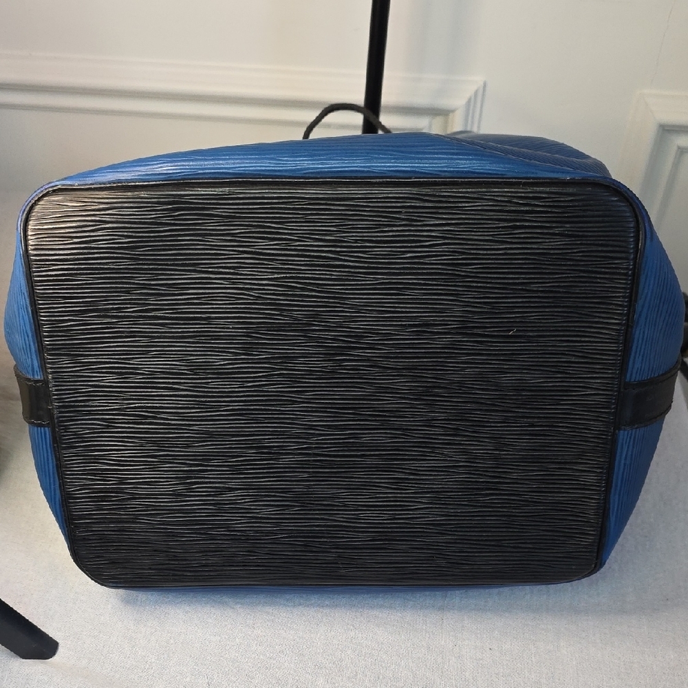 Louis Vuitton Epi Blue Bucket Bag With COA - Picture 8 of 15
